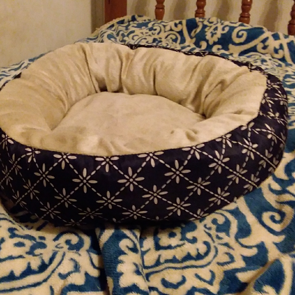 I'm selling a dog or cat bed